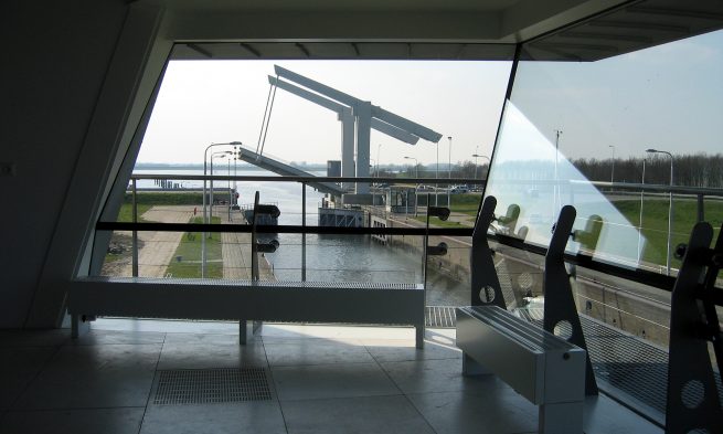 Bedieningsgebouw-Zandkreeksluis-Kats-Interieur-brug
